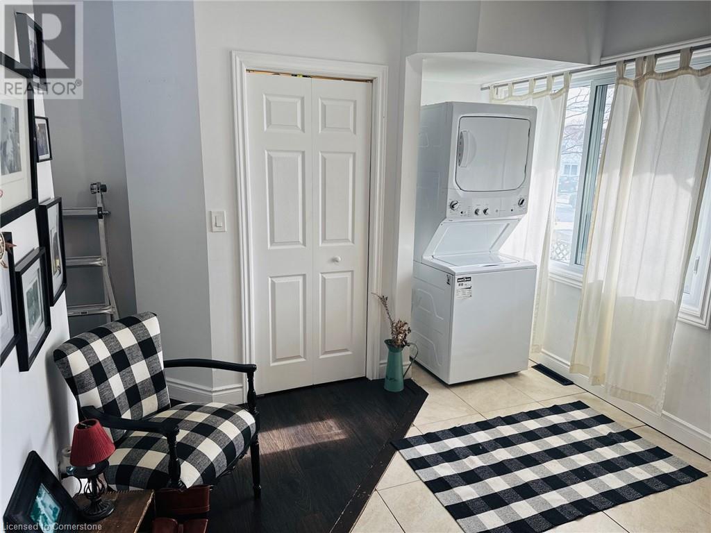 8 Campbell Street, Brantford, Ontario  N3R 1X8 - Photo 3 - 40671748