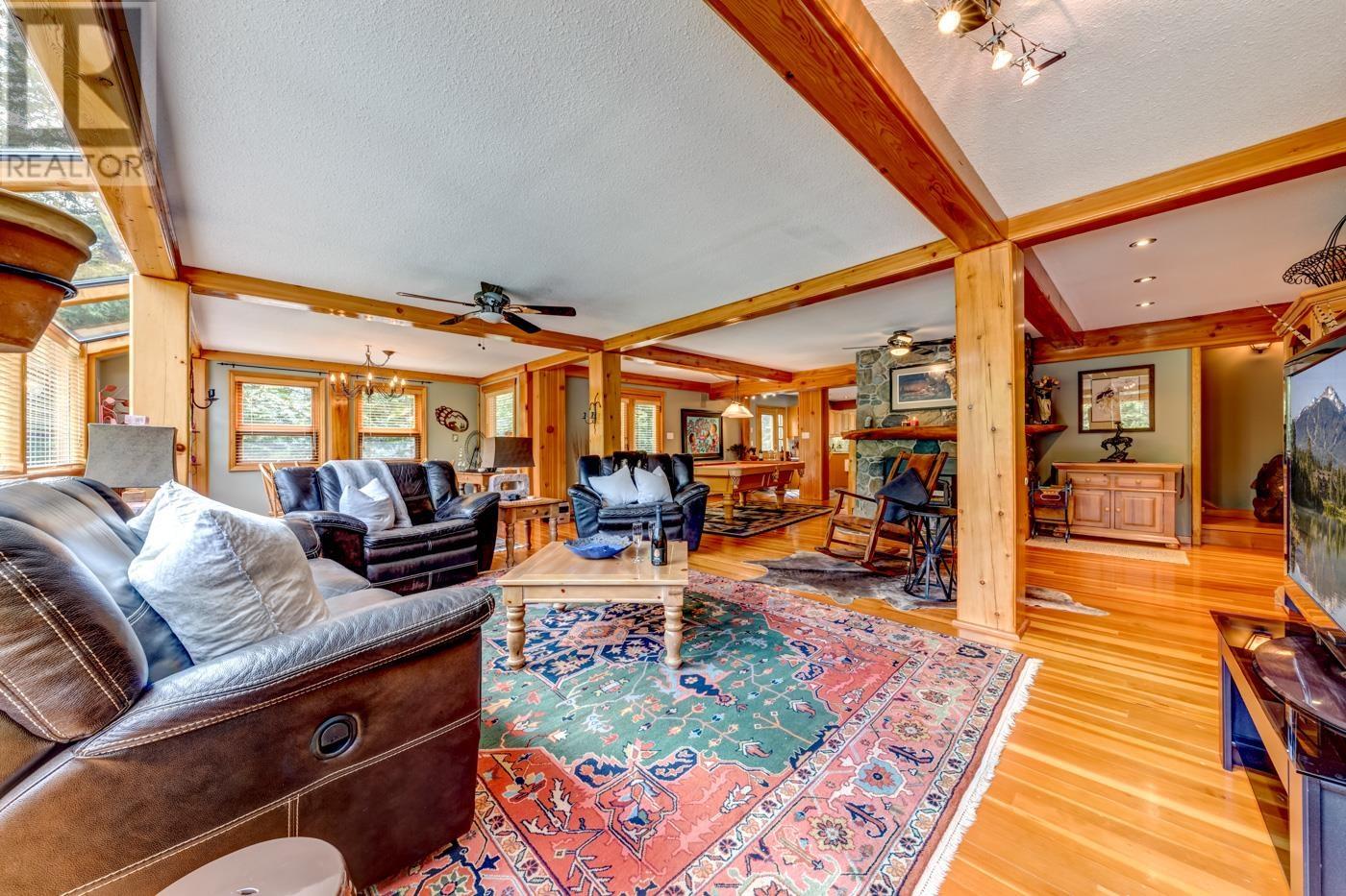 Property at 8080 PARKWOOD DRIVE image 2