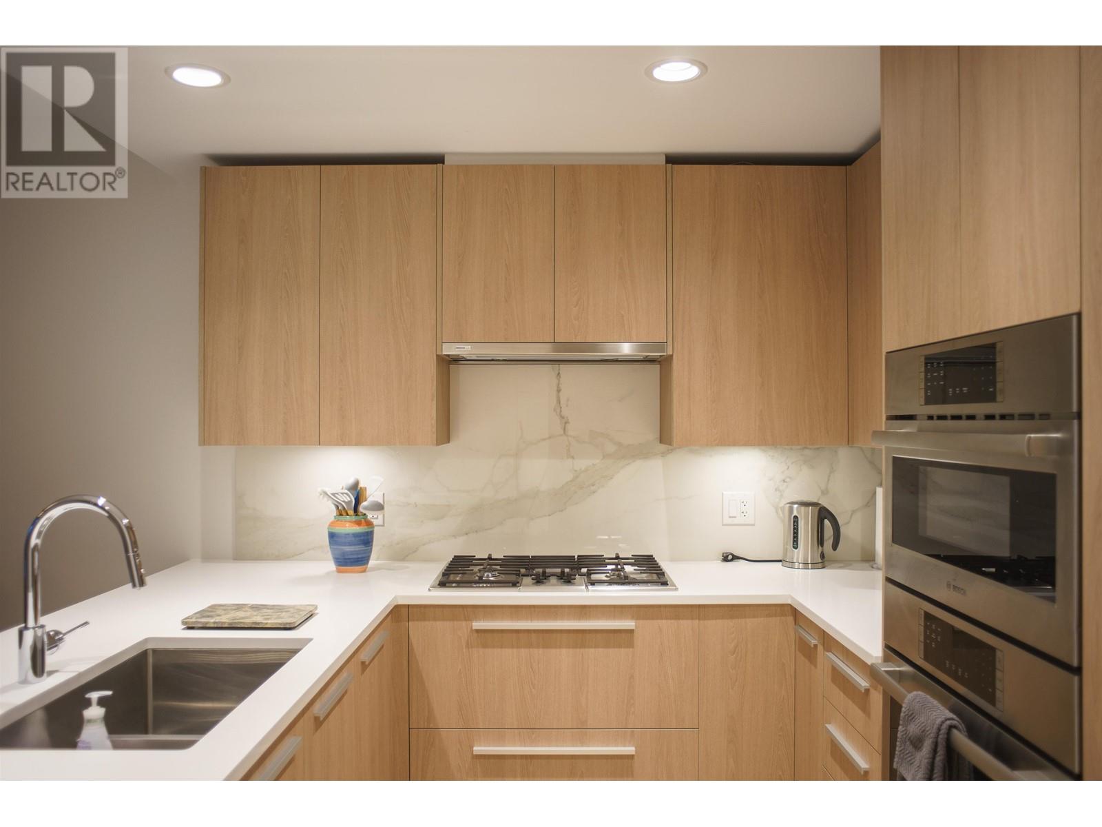 509 2780 VALLEY CENTRE AVENUE, North Vancouver, British Columbia One