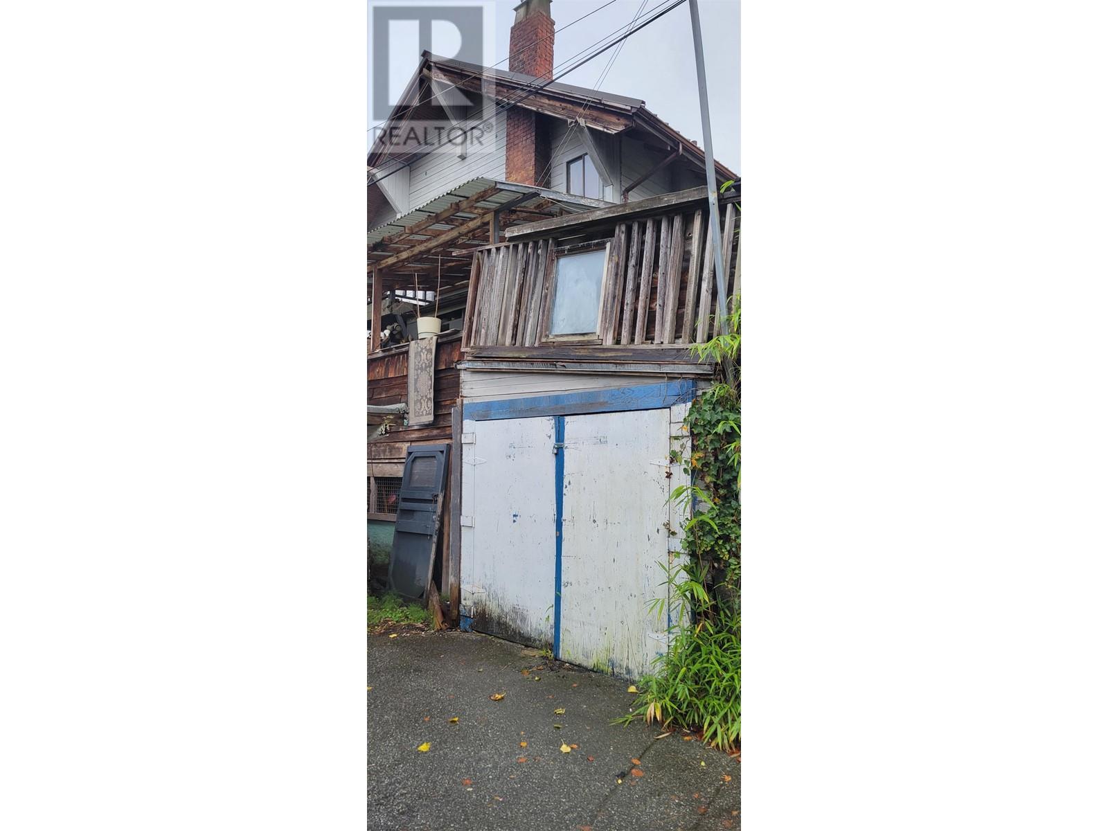 Listing Picture 3 of 4 : 2413 COLLINGWOOD STREET, Vancouver / 溫哥華 - 魯藝地產 Yvonne Lu Group - MLS Medallion Club Member