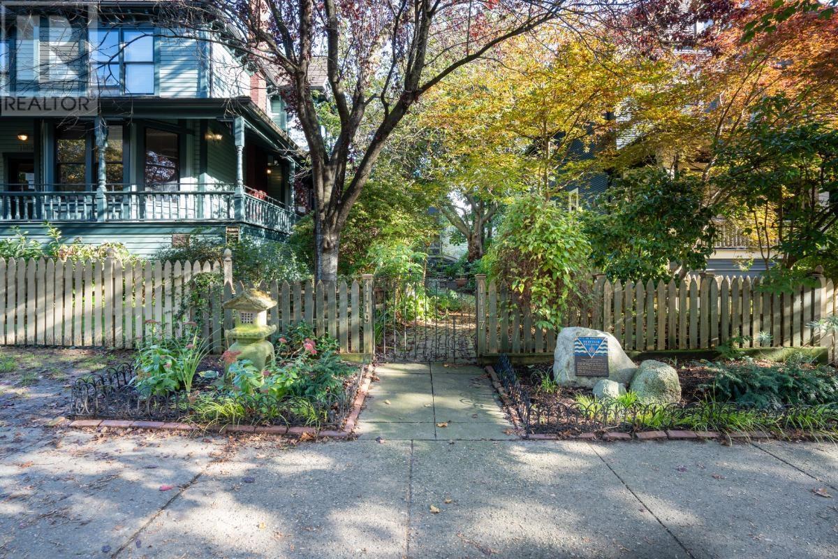 Listing Picture 23 of 29 : 1117-1119 PENDRELL STREET, Vancouver / 溫哥華 - 魯藝地產 Yvonne Lu Group - MLS Medallion Club Member