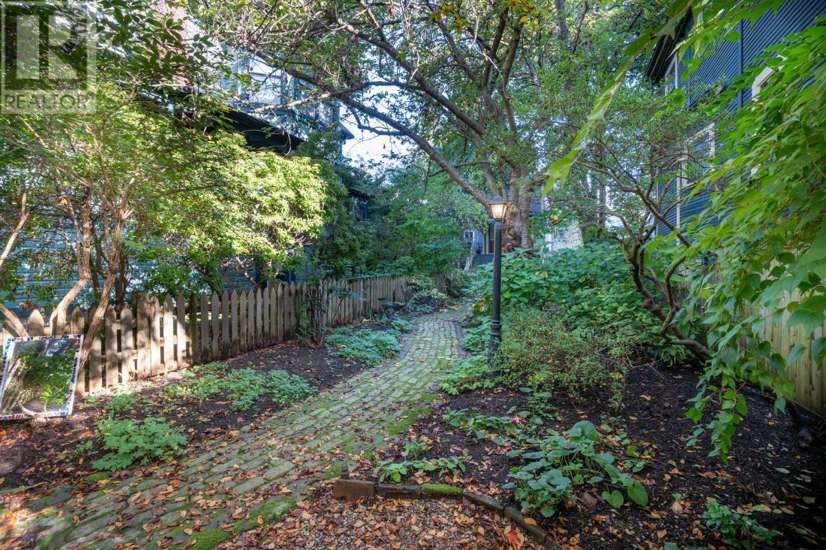 Listing Picture 24 of 29 : 1117-1119 PENDRELL STREET, Vancouver / 溫哥華 - 魯藝地產 Yvonne Lu Group - MLS Medallion Club Member