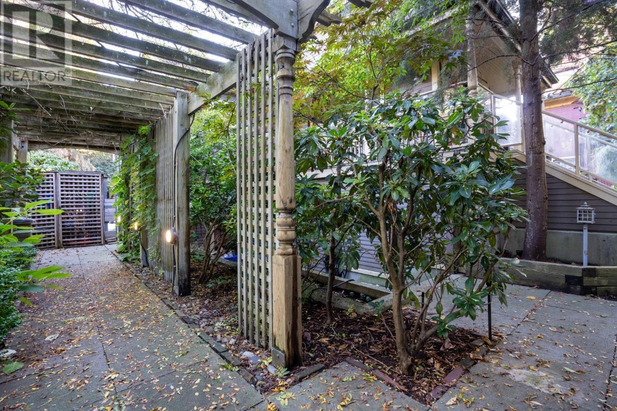 Listing Picture 26 of 29 : 1117-1119 PENDRELL STREET, Vancouver / 溫哥華 - 魯藝地產 Yvonne Lu Group - MLS Medallion Club Member