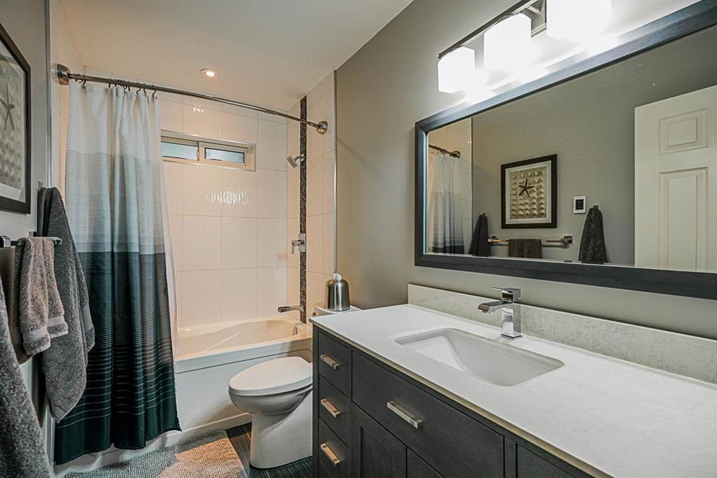 Property at 20133 52 AVENUE image 3