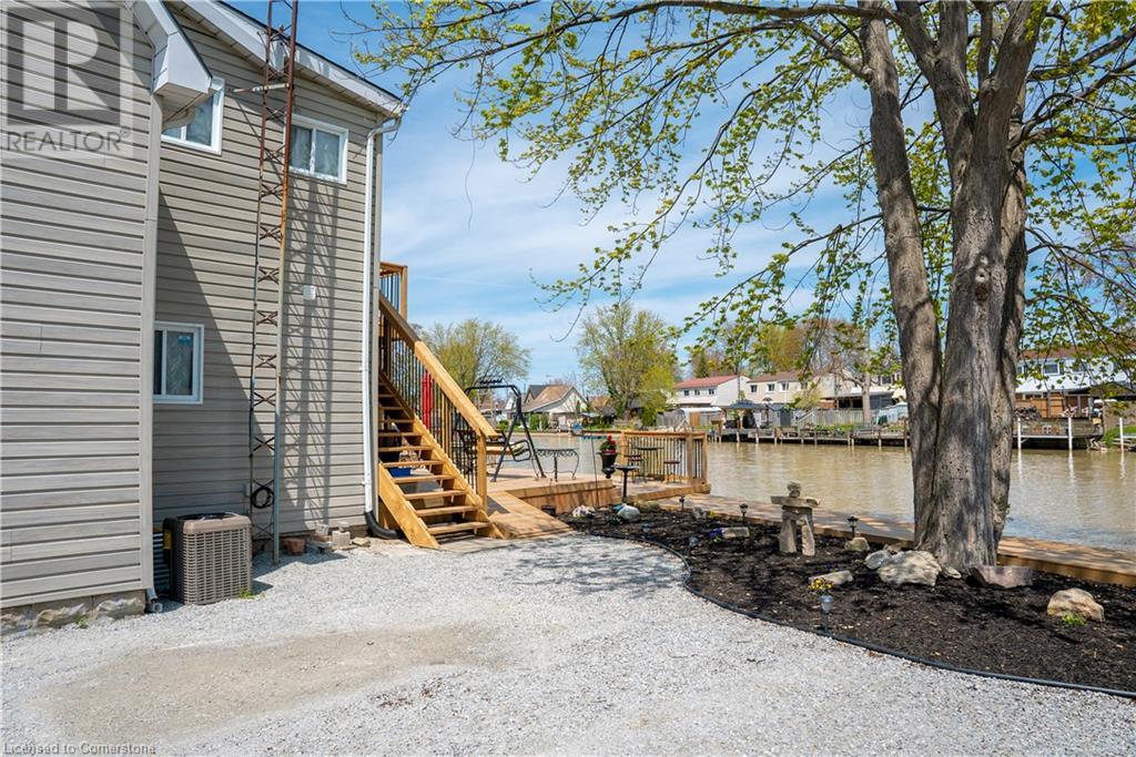 310 Emily StreetWallaceburg, Ontario  N8A 4K3 - Photo 13 - 40671703