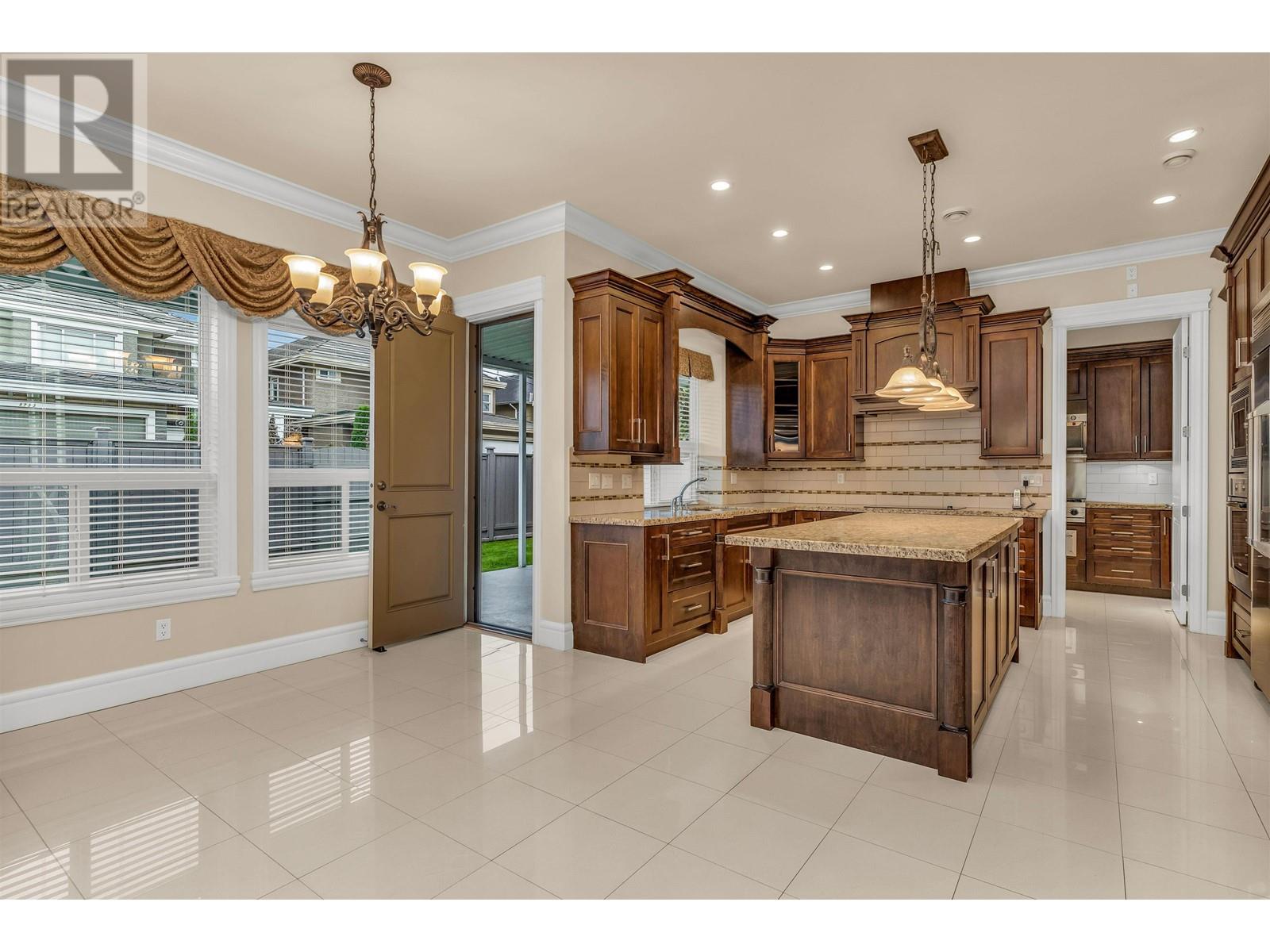 Listing Picture 11 of 36 : 7960 SUNNYHOLME CRESCENT, Richmond / 烈治文 - 魯藝地產 Yvonne Lu Group - MLS Medallion Club Member