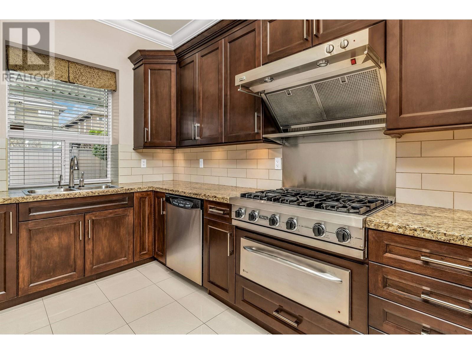 Listing Picture 9 of 36 : 7960 SUNNYHOLME CRESCENT, Richmond / 烈治文 - 魯藝地產 Yvonne Lu Group - MLS Medallion Club Member