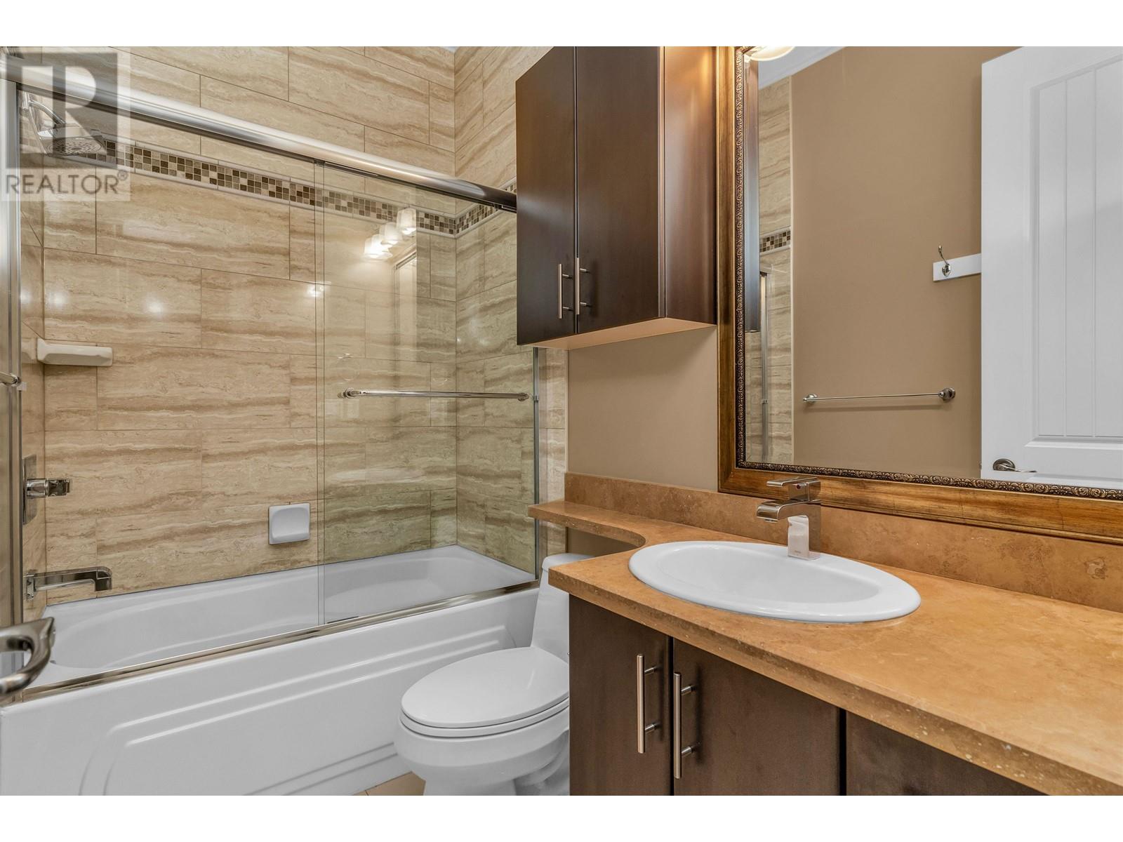 Listing Picture 30 of 36 : 7960 SUNNYHOLME CRESCENT, Richmond / 烈治文 - 魯藝地產 Yvonne Lu Group - MLS Medallion Club Member