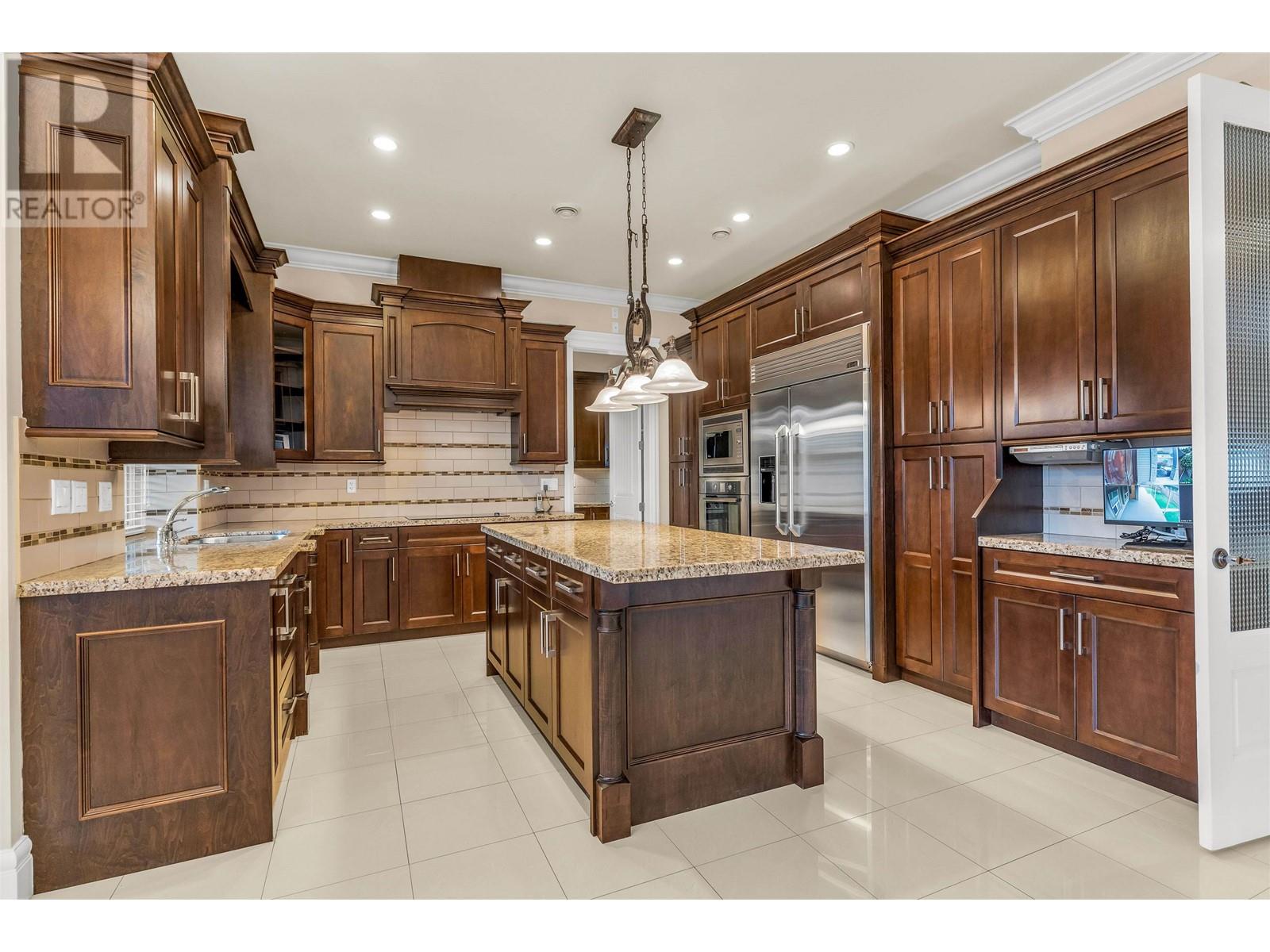 Listing Picture 8 of 36 : 7960 SUNNYHOLME CRESCENT, Richmond / 烈治文 - 魯藝地產 Yvonne Lu Group - MLS Medallion Club Member