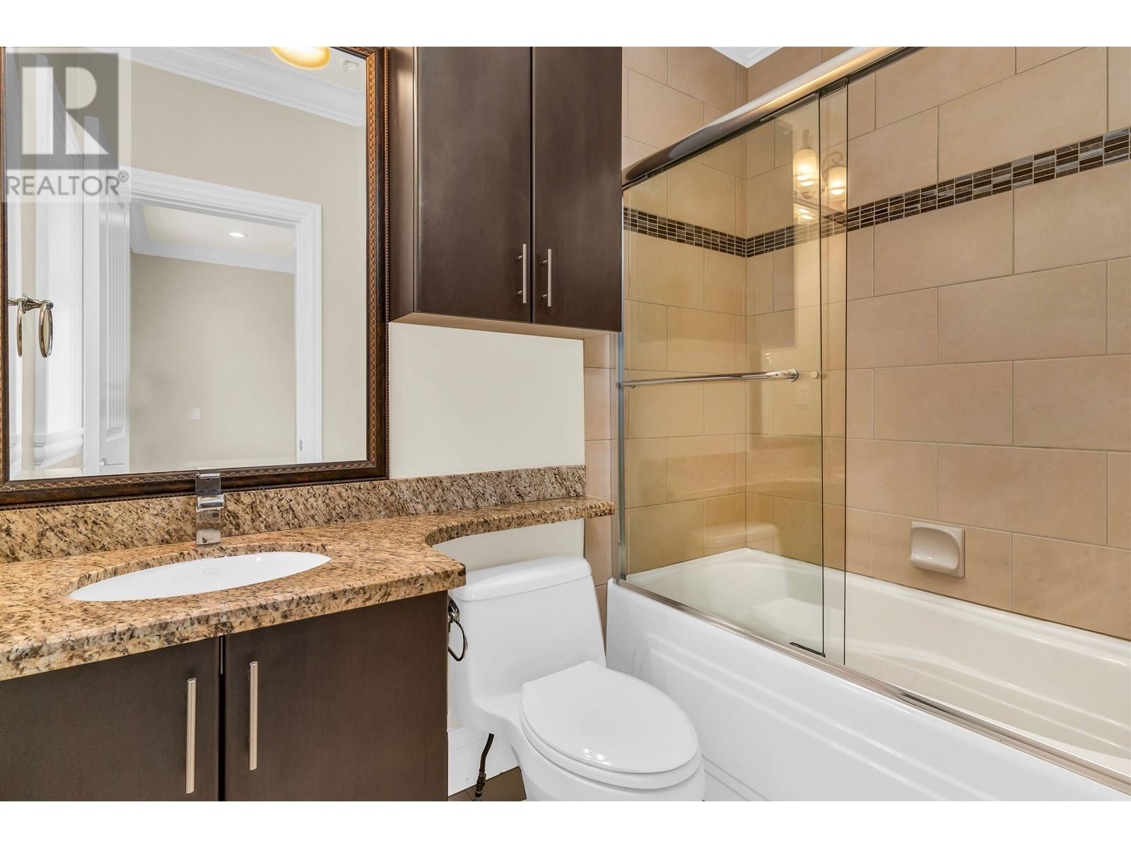 Listing Picture 14 of 36 : 7960 SUNNYHOLME CRESCENT, Richmond / 烈治文 - 魯藝地產 Yvonne Lu Group - MLS Medallion Club Member