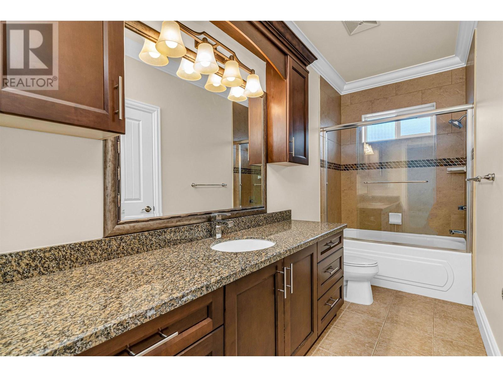 Listing Picture 28 of 36 : 7960 SUNNYHOLME CRESCENT, Richmond / 烈治文 - 魯藝地產 Yvonne Lu Group - MLS Medallion Club Member