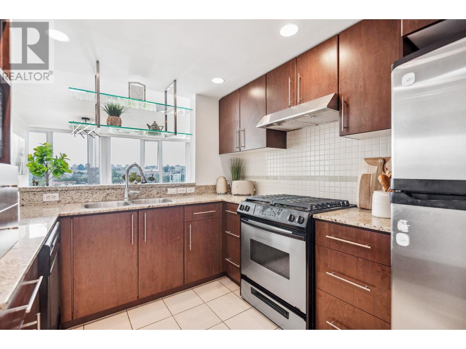 Listing Picture 18 of 40 : 1003 583 BEACH CRESCENT, Vancouver / 溫哥華 - 魯藝地產 Yvonne Lu Group - MLS Medallion Club Member