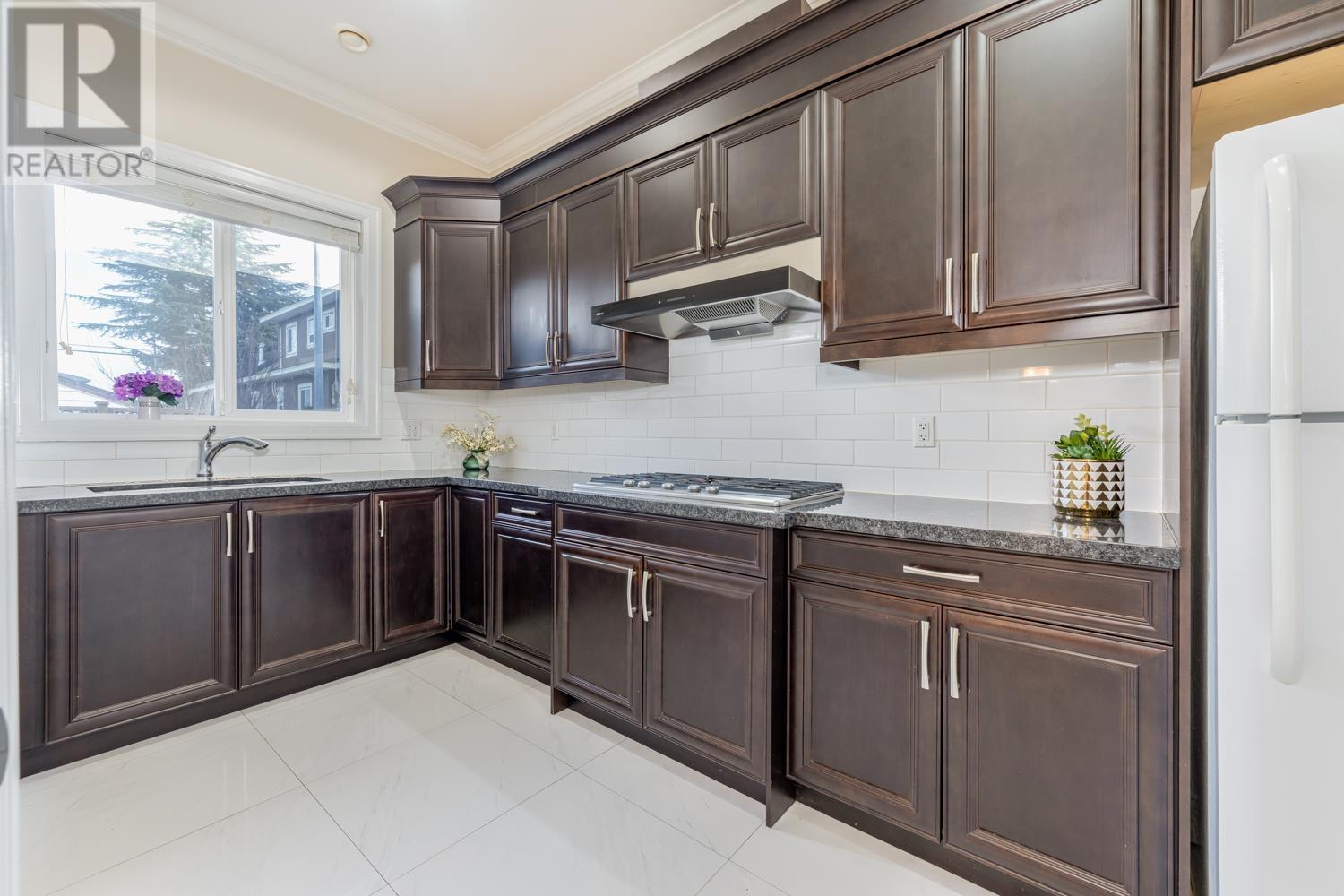 Listing Picture 14 of 40 : 5931 PUFFIN COURT, Richmond / 烈治文 - 魯藝地產 Yvonne Lu Group - MLS Medallion Club Member