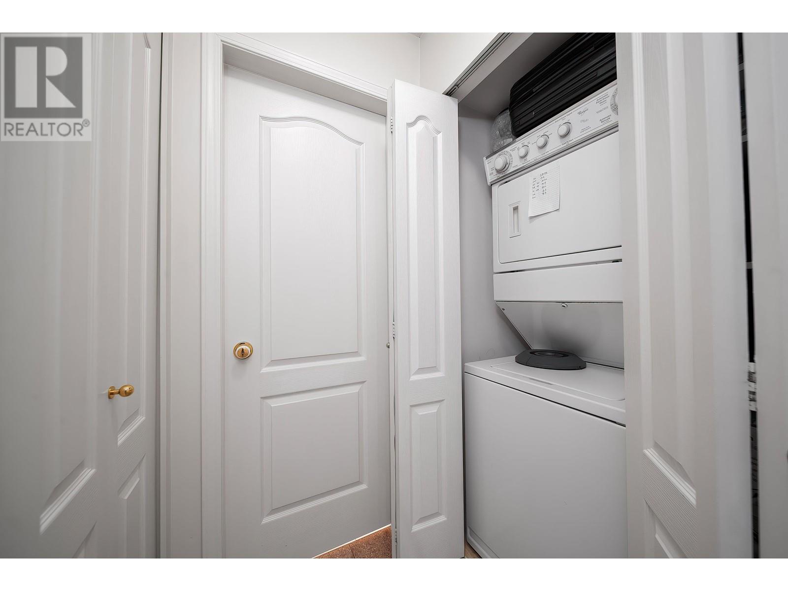 Listing Picture 17 of 23 : 302 7326 ANTRIM AVENUE, Burnaby / 本拿比 - 魯藝地產 Yvonne Lu Group - MLS Medallion Club Member