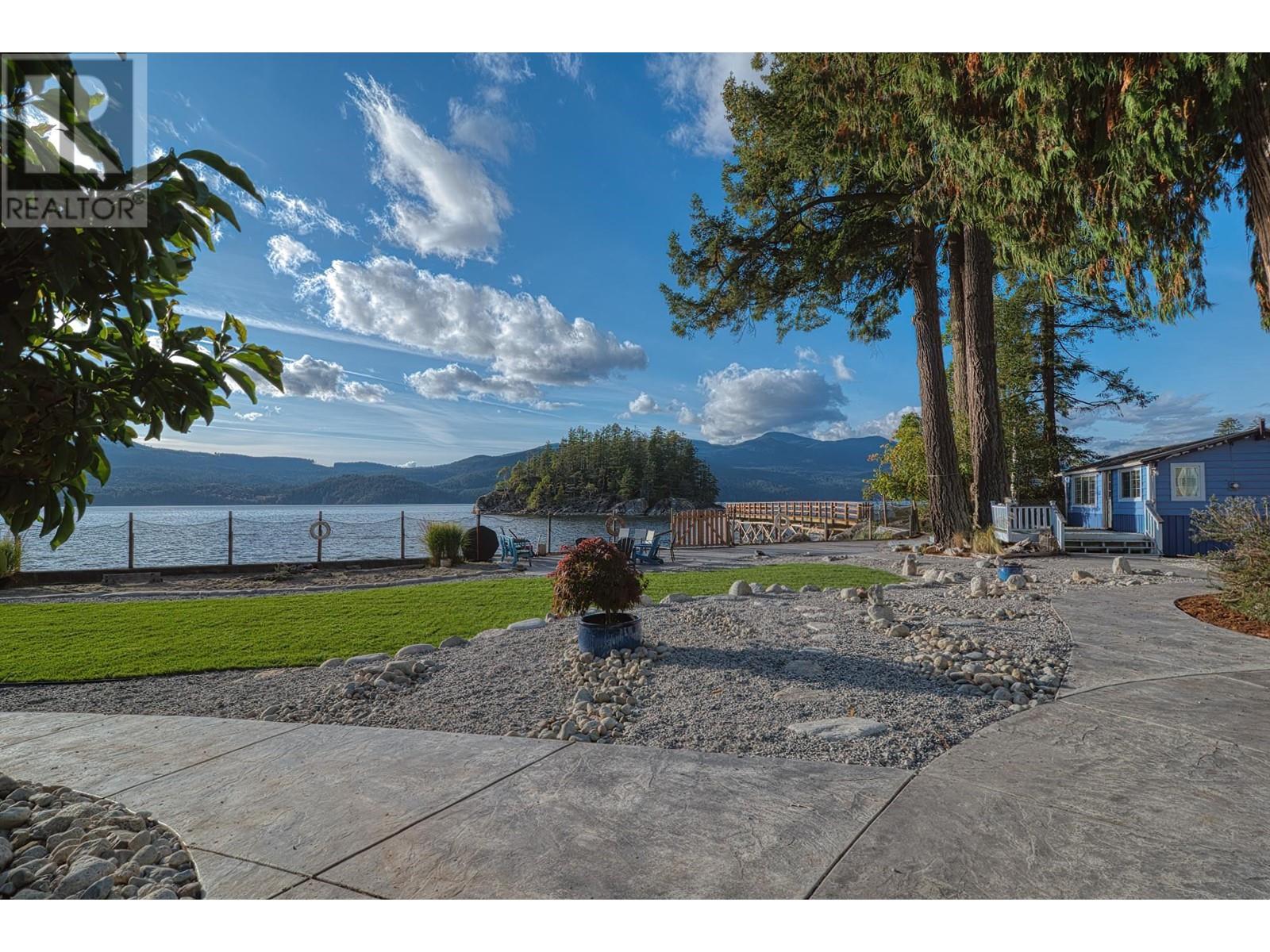 7629 Sechelt Inlet Road, Sechelt, British Columbia  V7Z 0C5 - Photo 3 - R2941244