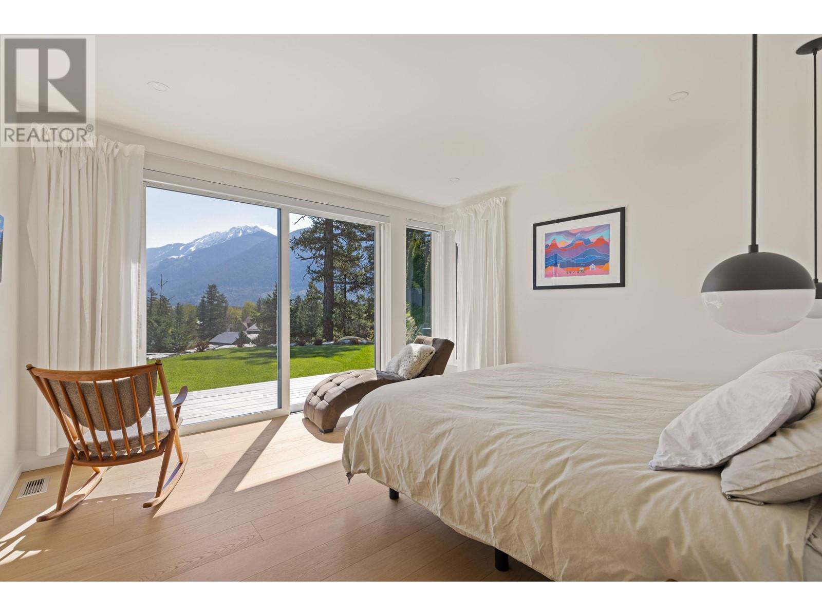 1764 Pinewood Drive, Pemberton, British Columbia  V0N 2L3 - Photo 12 - R2941267