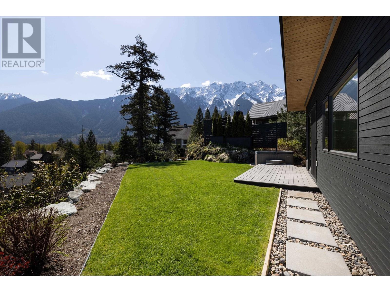 1764 Pinewood Drive, Pemberton, British Columbia  V0N 2L3 - Photo 22 - R2941267