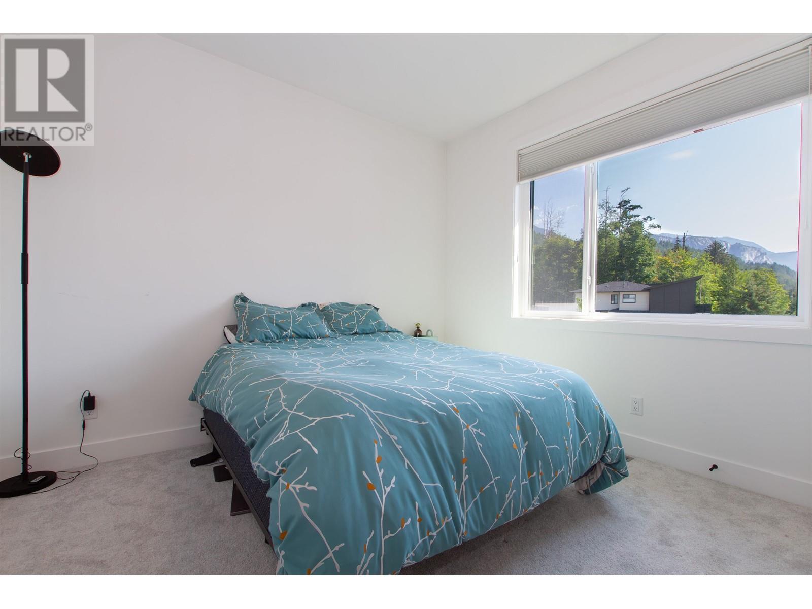 39208 Woodpecker Place, Squamish, British Columbia  V0B 0C3 - Photo 9 - R2940898