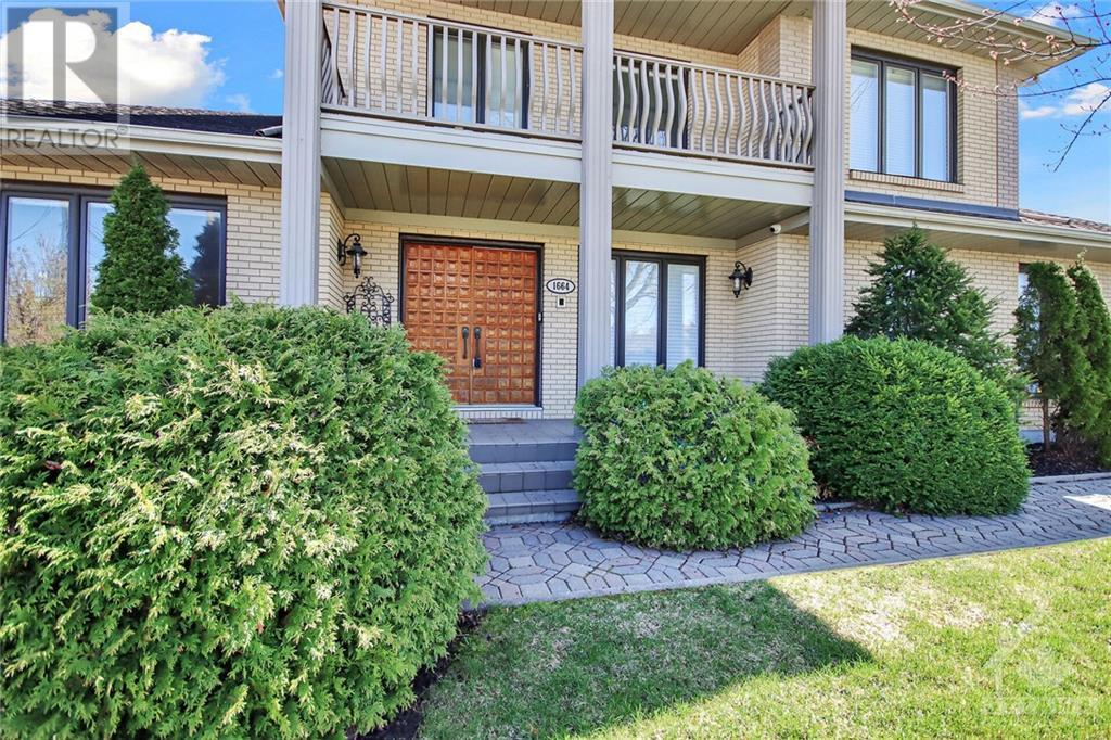 1664 St Barbara StreetOttawa, Ontario  K1T 1L9 - Photo 3 - X10442376
