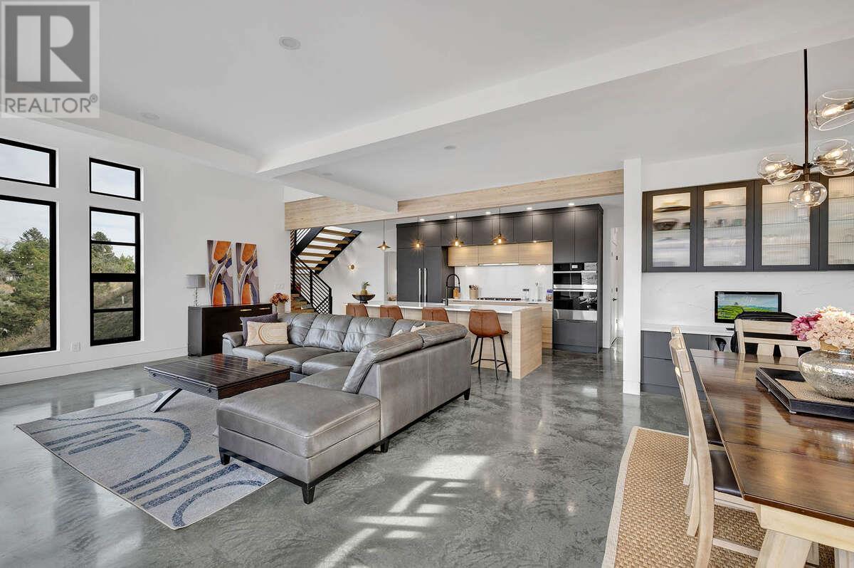 Property at 887 Fernie Road image 4