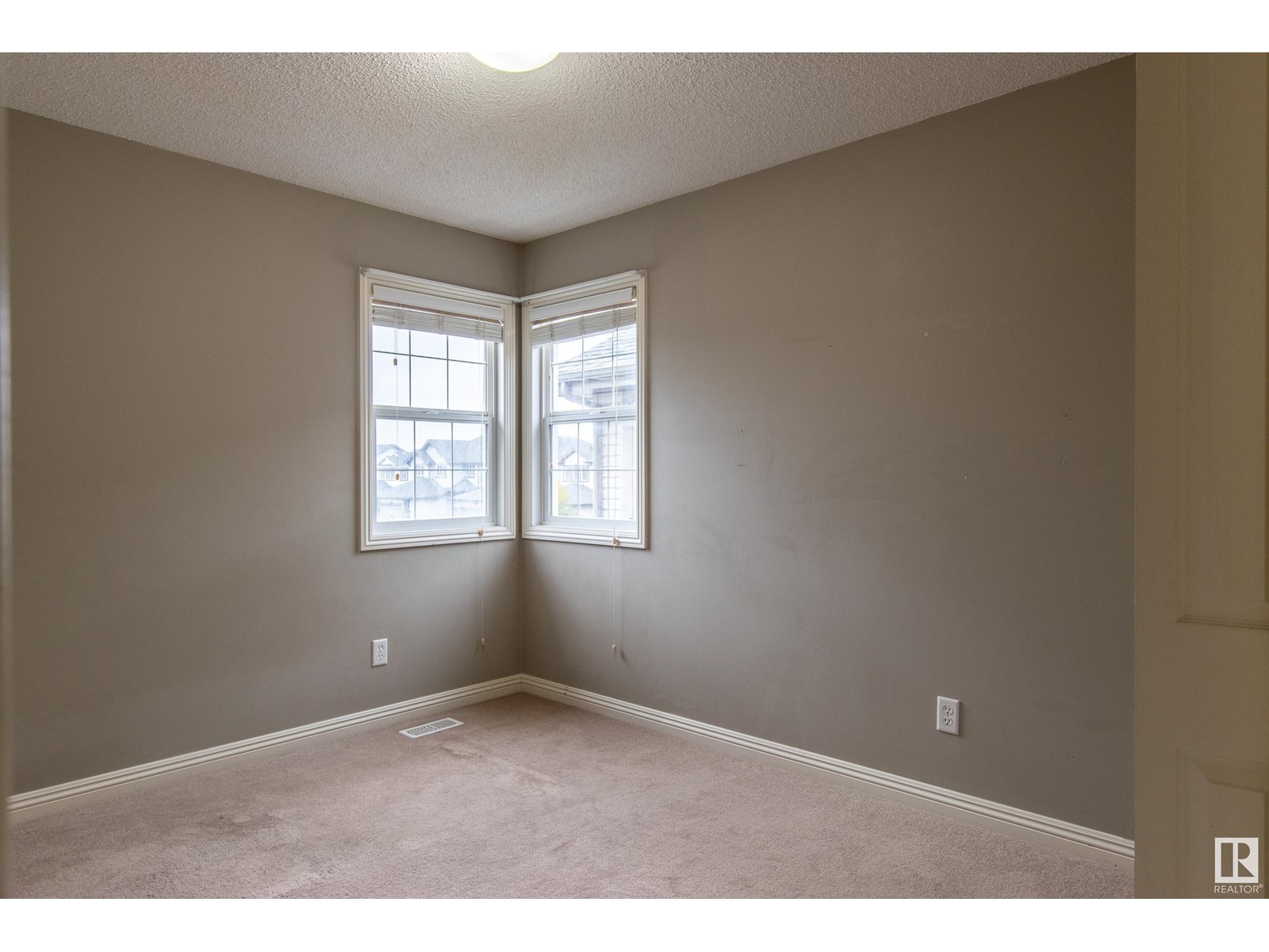 2410 Hagen Wy Nw, Edmonton, Alberta  T6R 3M6 - Photo 16 - E4412502