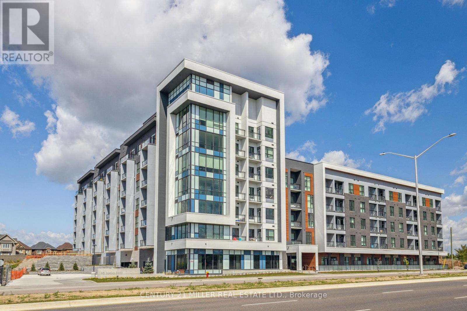 115 - 95 DUNDAS STREET W, Oakville, Ontario