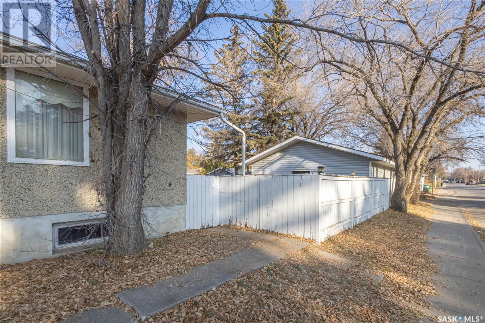 2337 Cairns Avenue, Saskatoon, Saskatchewan  S7J 1T9 - Photo 3 - SK987444