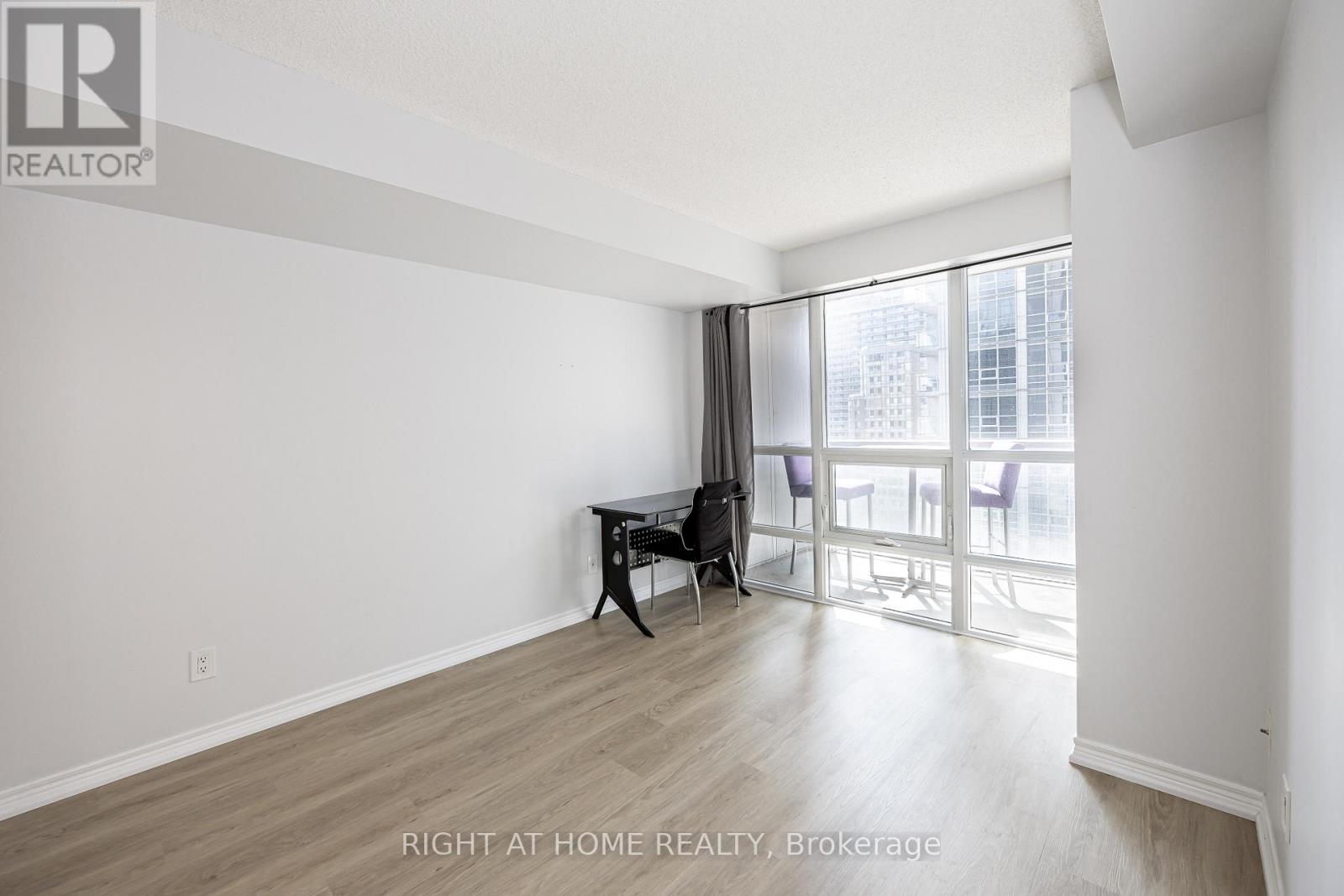 1006 - 763 Bay Street, Toronto, Ontario  M5G 2R3 - Photo 12 - C9297389