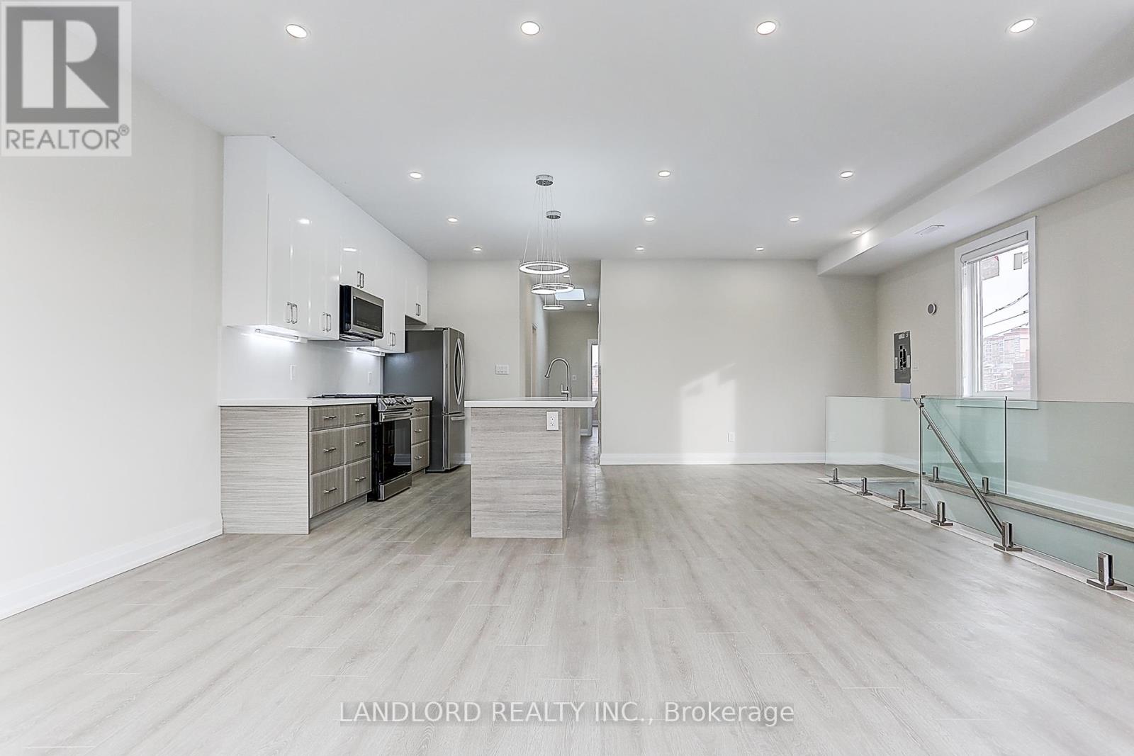 Upper - 2071 Keele Street, Toronto, Ontario  M6M 3Y8 - Photo 12 - W10405720