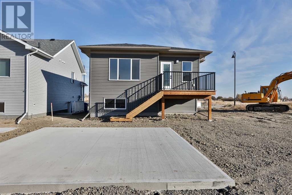 324 Aquitania Boulevard W, Lethbridge, Alberta  T1J 5T4 - Photo 2 - A2144842