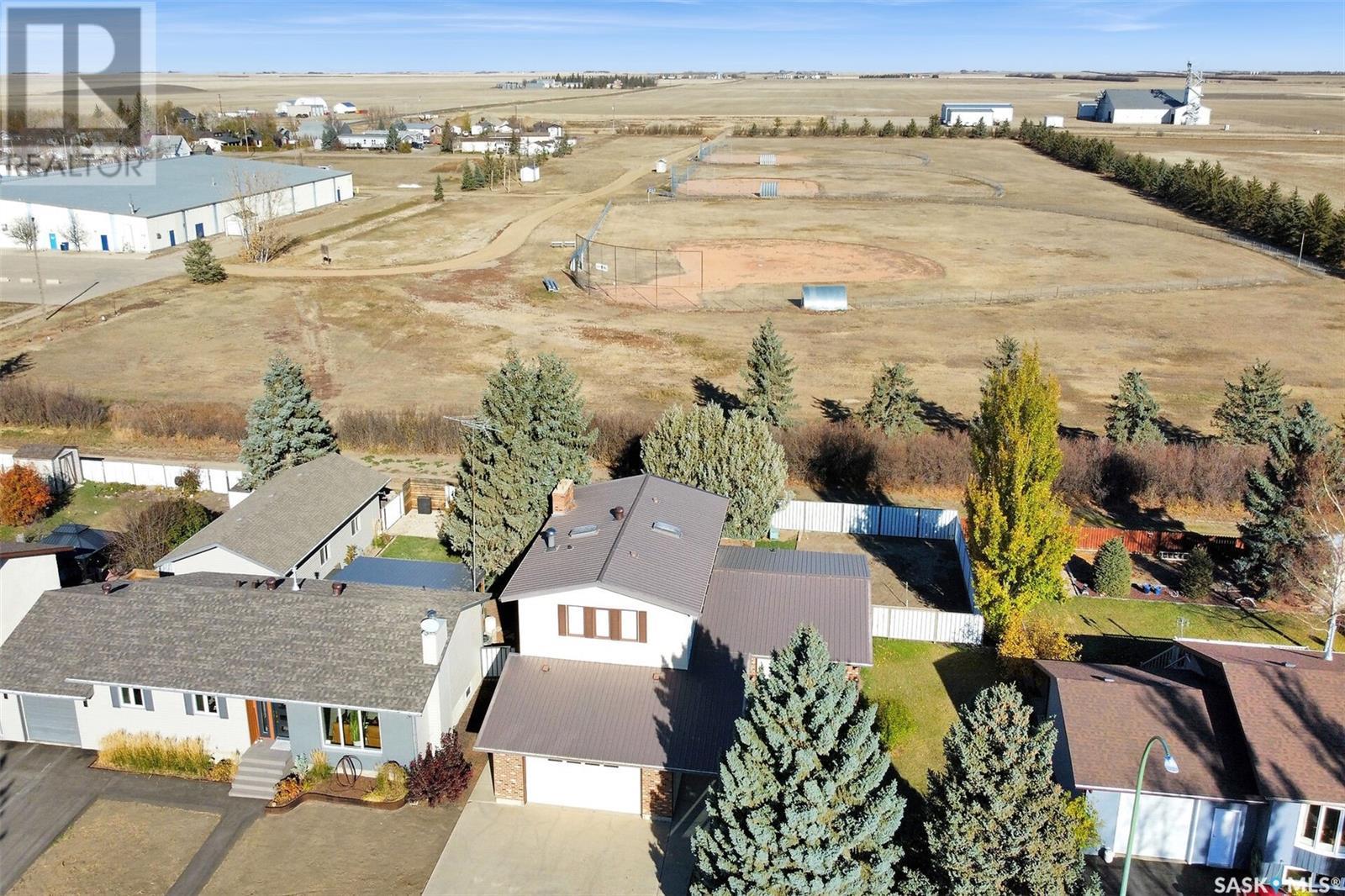 25 Morin Crescent, Gravelbourg, Saskatchewan  S0H 1X0 - Photo 3 - SK987402