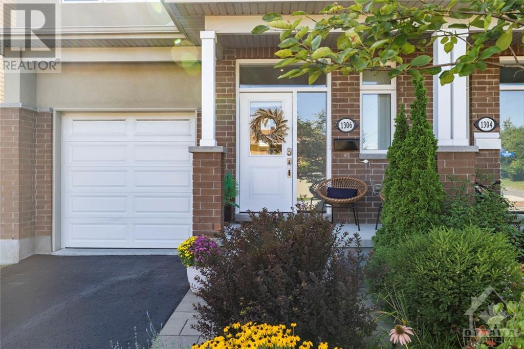 1306 Avenue P Avenue, Ottawa, Ontario  K1G 0B3 - Photo 2 - X10418935