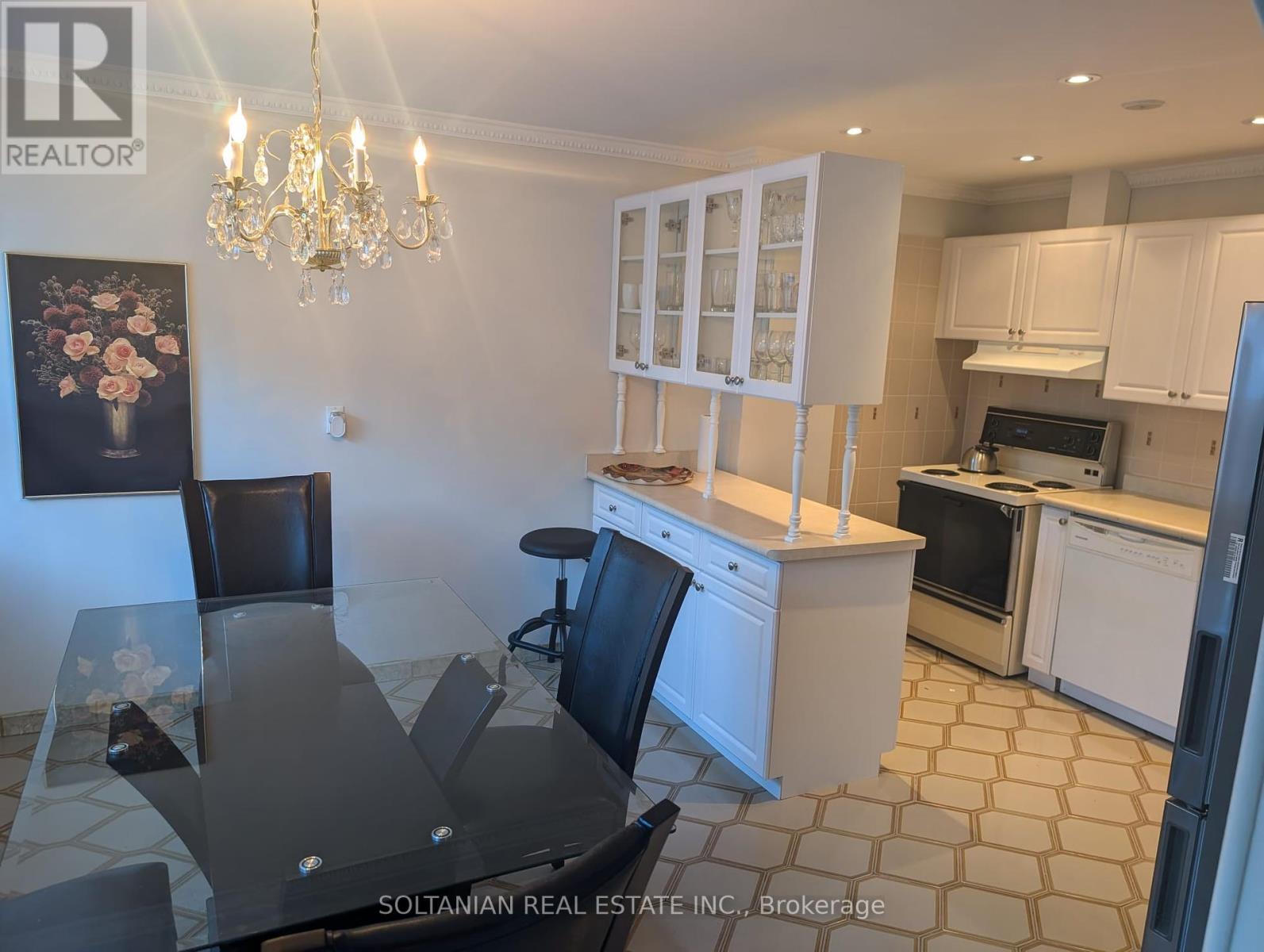 11 ENCLAVE MEWS, toronto (york university heights), Ontario