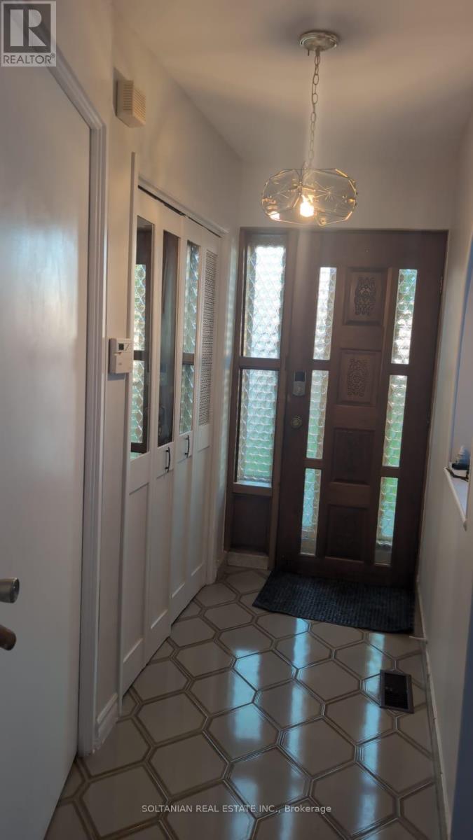 11 Enclave Mews, Toronto, Ontario  M3M 3J6 - Photo 11 - W10405825