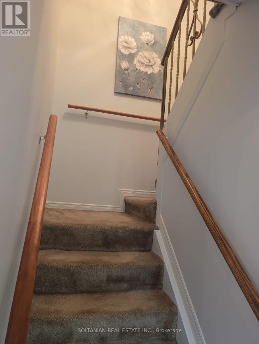11 Enclave Mews, Toronto, Ontario  M3M 3J6 - Photo 6 - W10405825