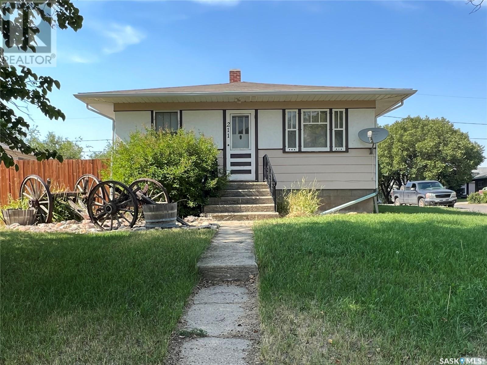 Property at 211 6th AVENUE W image 1