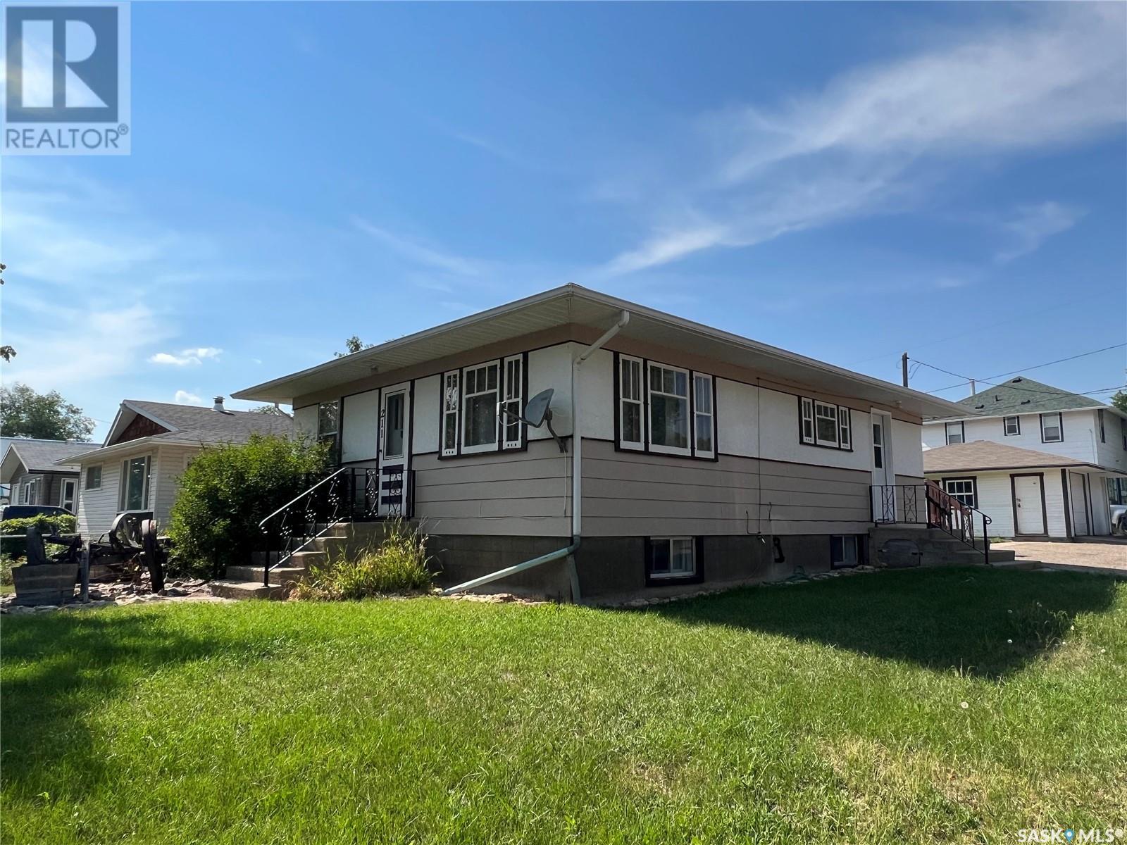 Property at 211 6th AVENUE W image 2