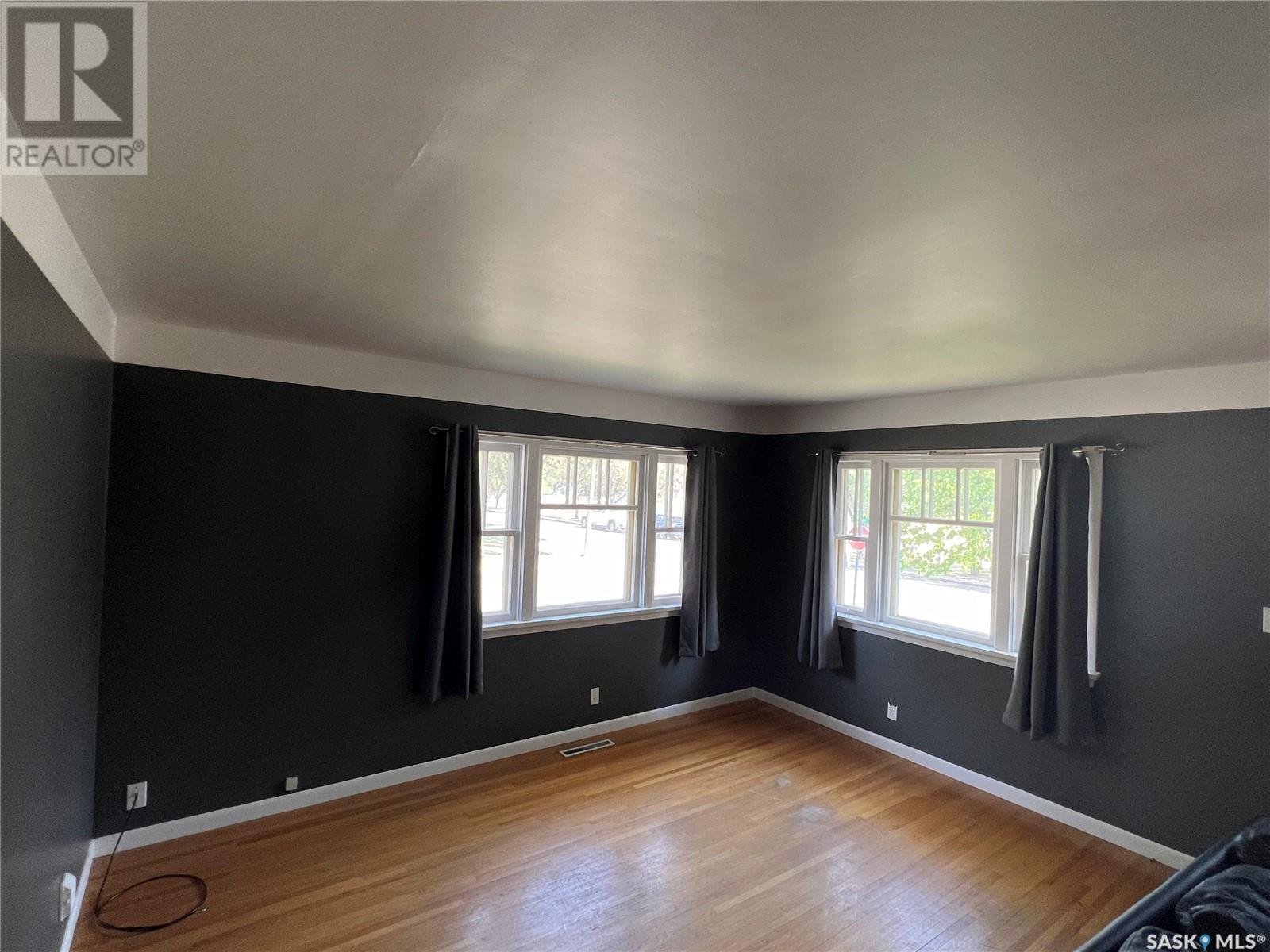 Property at 211 6th AVENUE W image 4