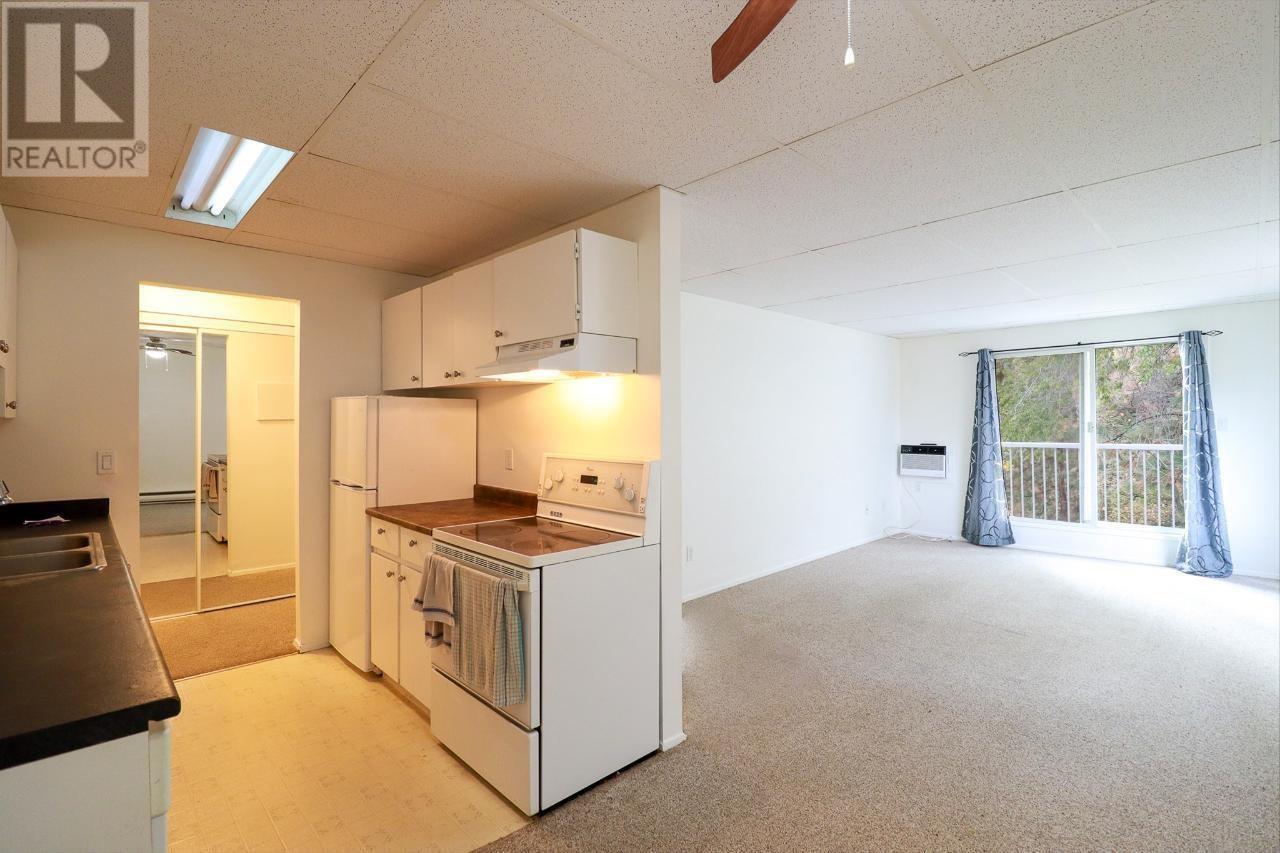 1410 Penticton Avenue Unit# 312, Penticton, British Columbia V2A 2N5 - Photo 2 - 10327611