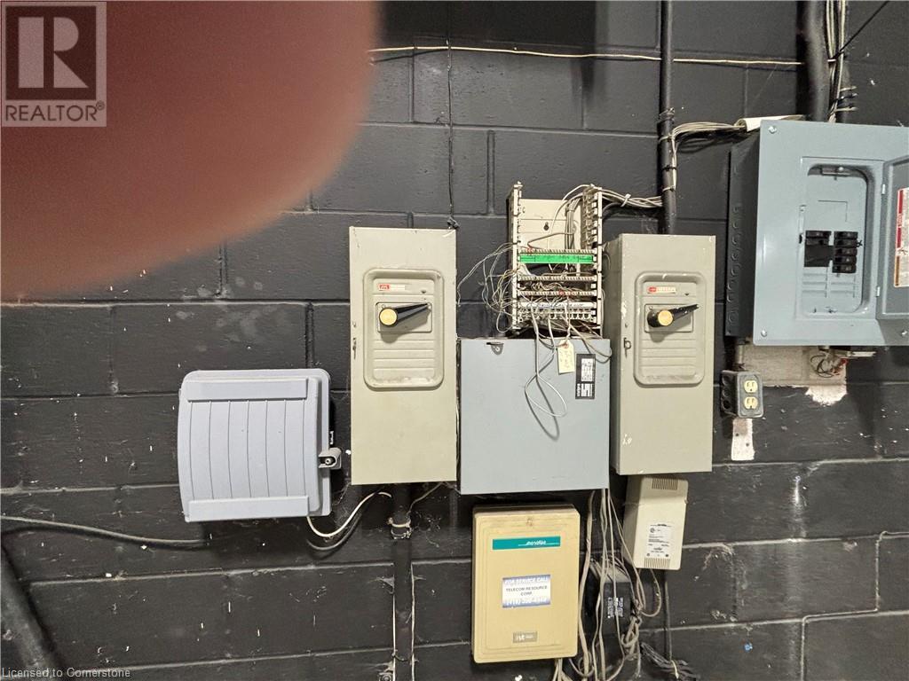 919 Fraser Drive Unit# 1 And 2, Burlington, Ontario  L7L 4X8 - Photo 13 - XH4191921