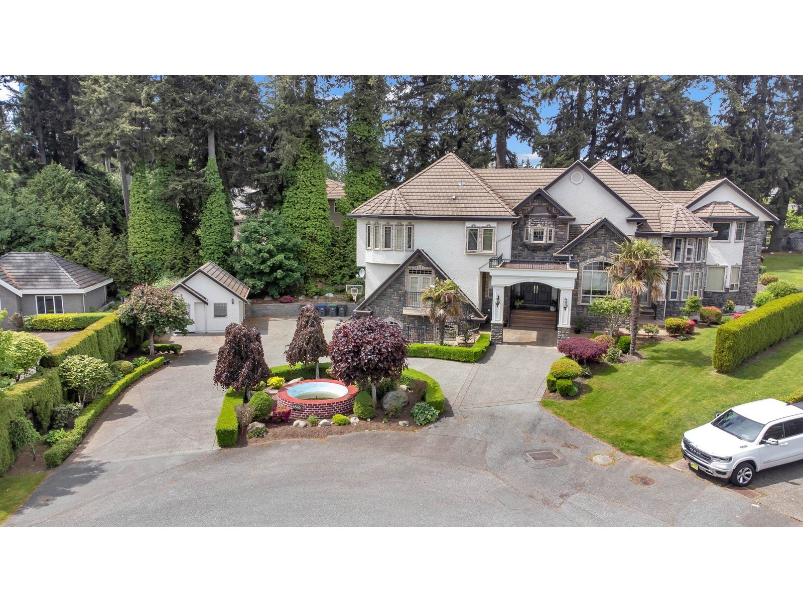 Property at 5545 127 STREET image 3