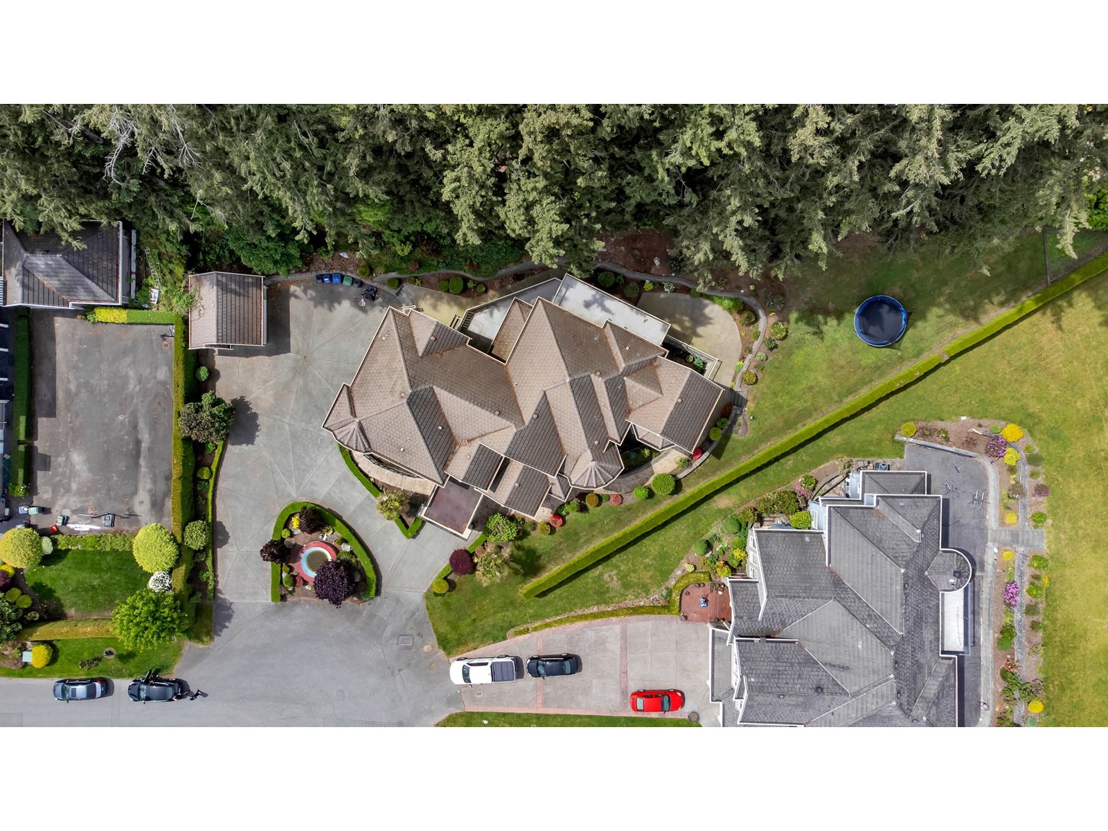Property at 5545 127 STREET image 2