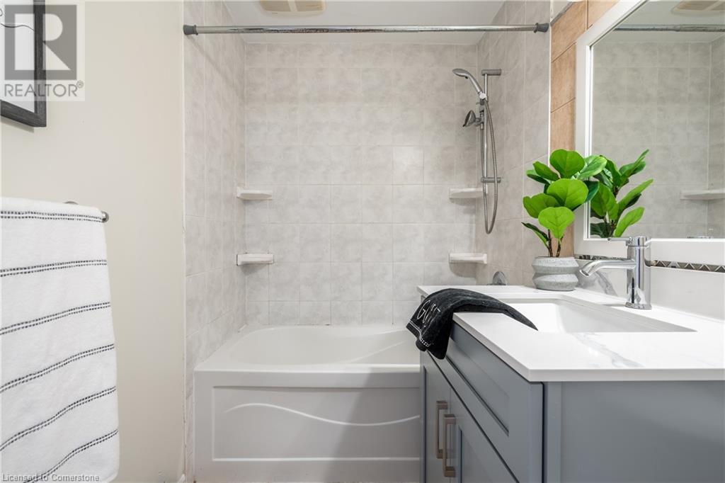 25 Britten Close Unit# B52, Hamilton, Ontario  L9C 4J8 - Photo 22 - 40673115