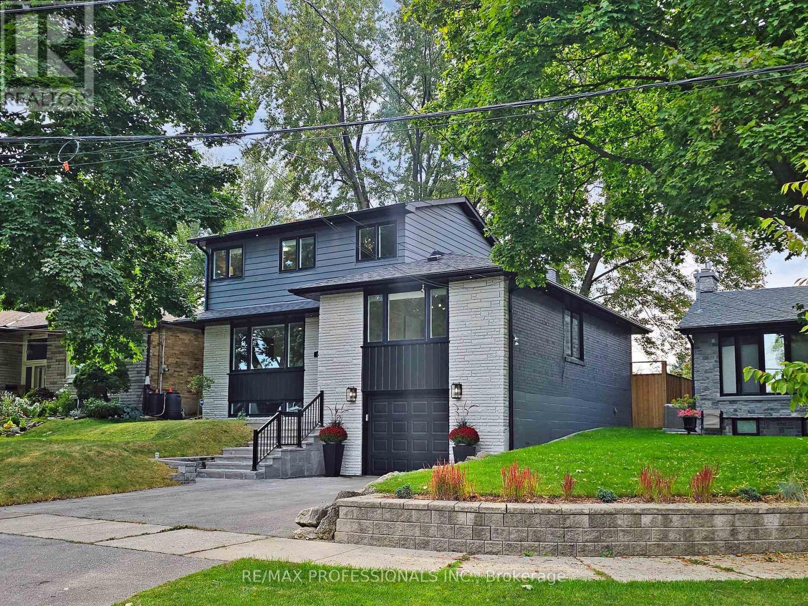 114 Saskatoon Drive, Toronto (Kingsview Village-The Westway), Ontario  M9P 2G4 - Photo 5 - W10406494