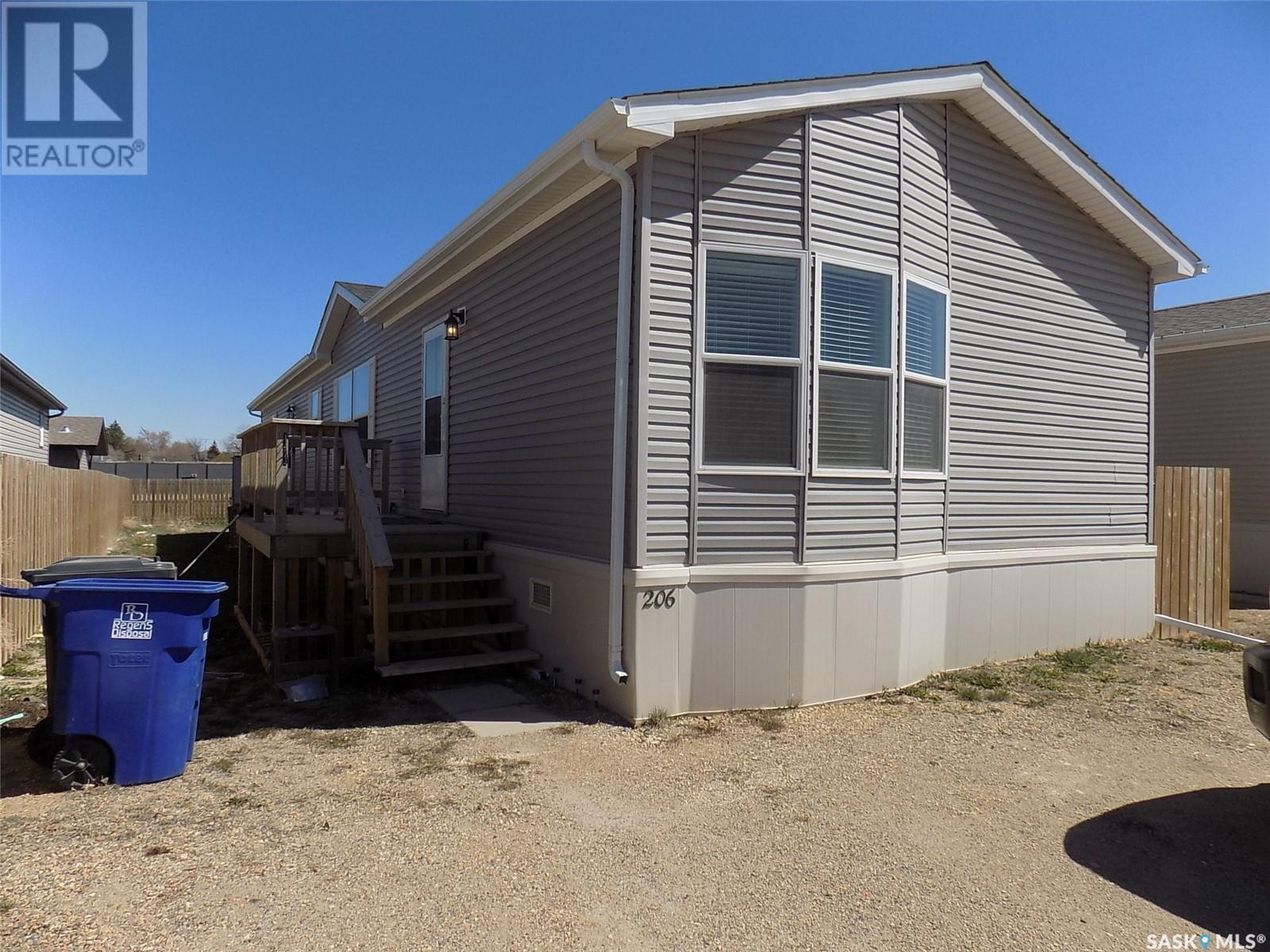 206 Brownlee Street, Weyburn, Saskatchewan  S4H 3P4 - Photo 1 - SK987526