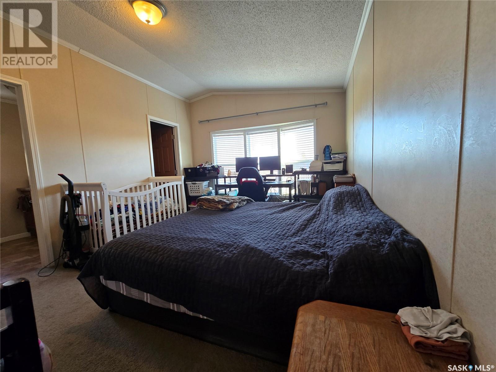206 Brownlee Street, Weyburn, Saskatchewan  S4H 3P4 - Photo 10 - SK987526