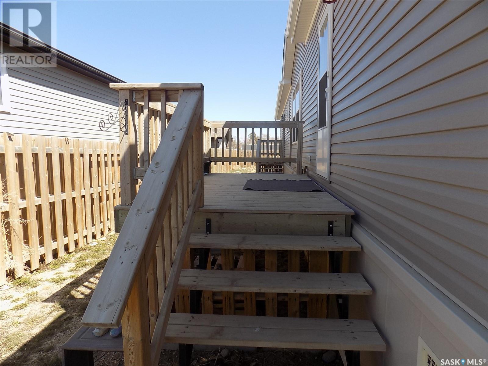 206 Brownlee Street, Weyburn, Saskatchewan  S4H 3P4 - Photo 3 - SK987526