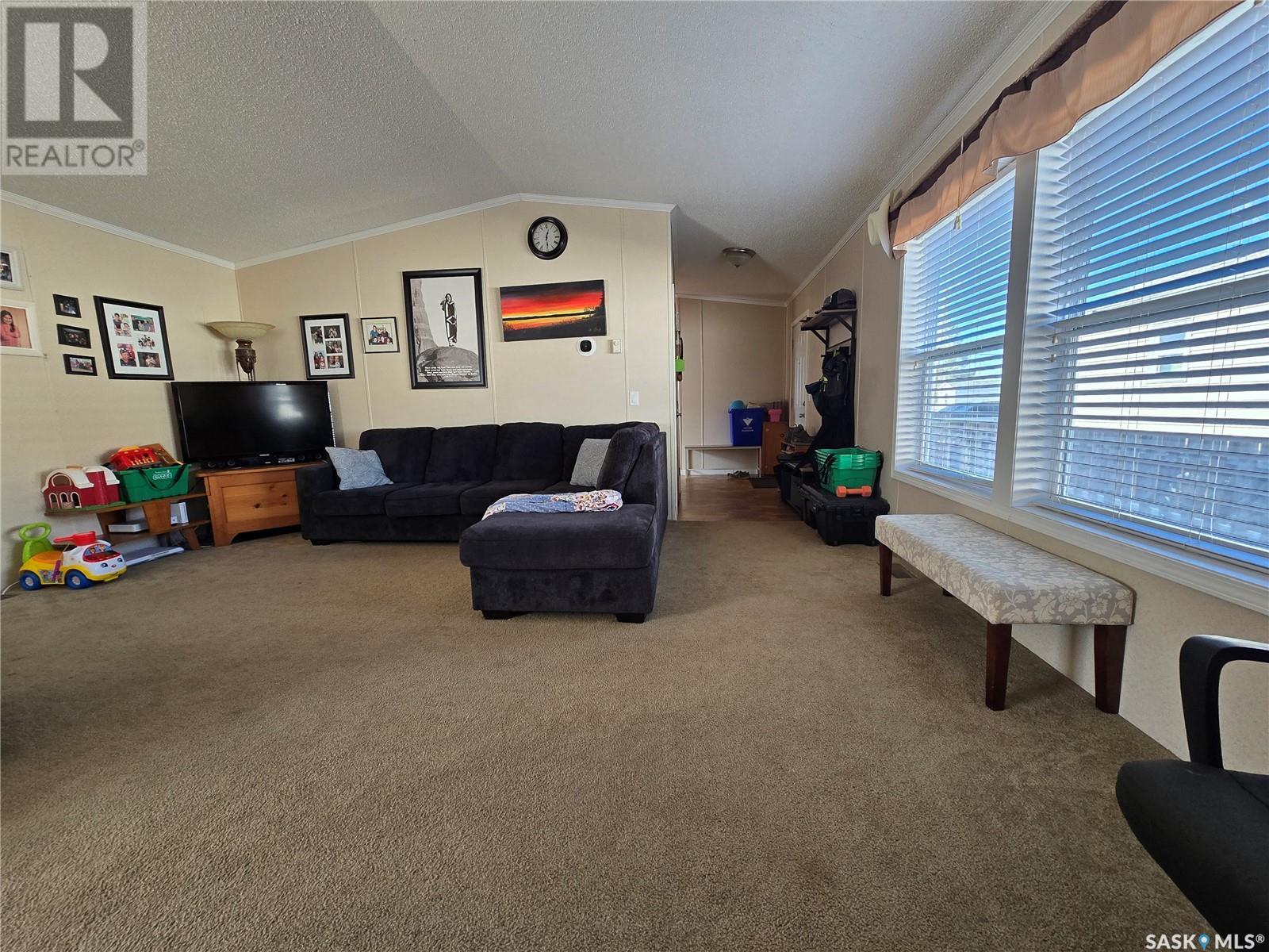 206 Brownlee Street, Weyburn, Saskatchewan  S4H 3P4 - Photo 8 - SK987526