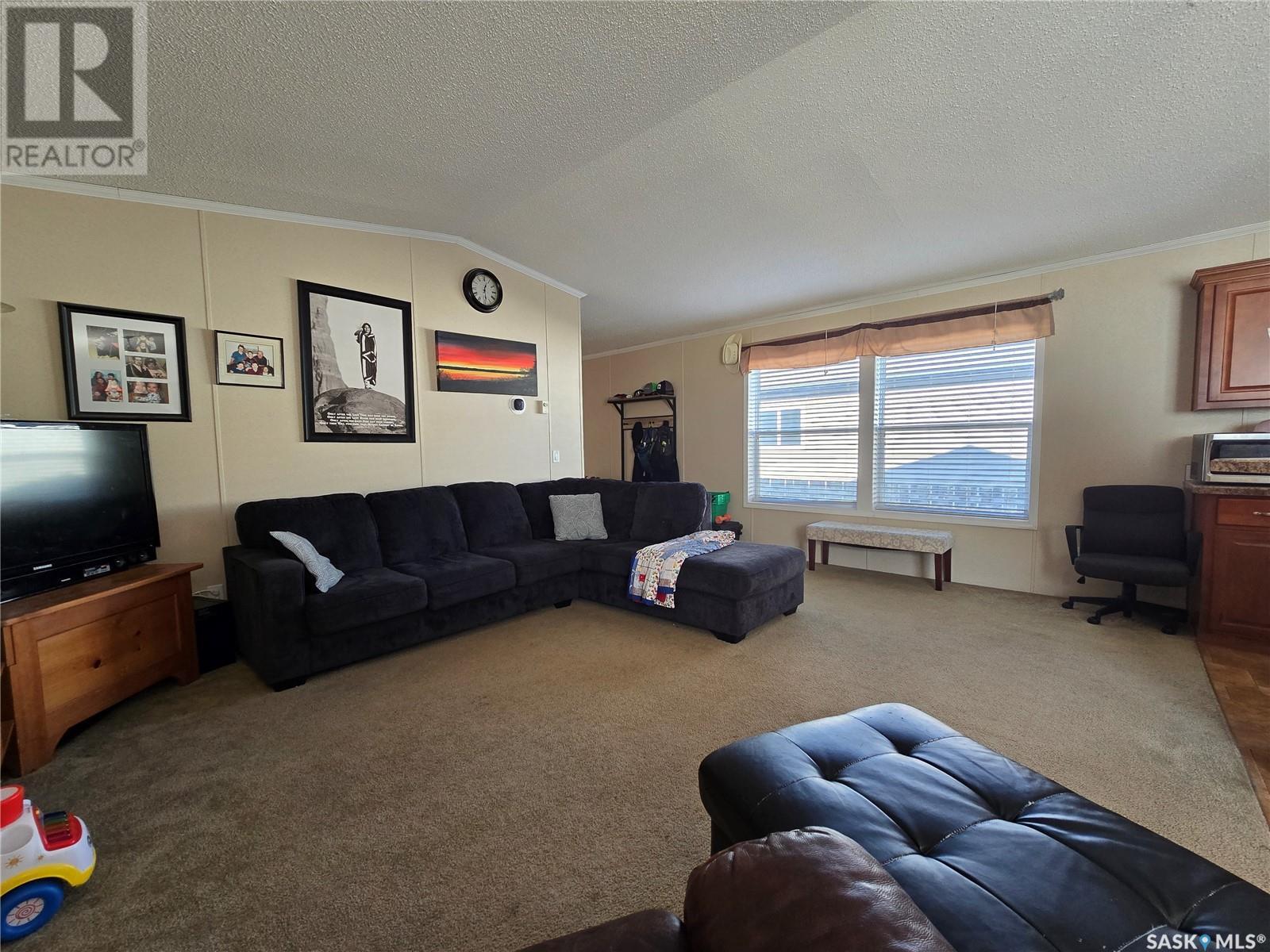 206 Brownlee Street, Weyburn, Saskatchewan  S4H 3P4 - Photo 9 - SK987526