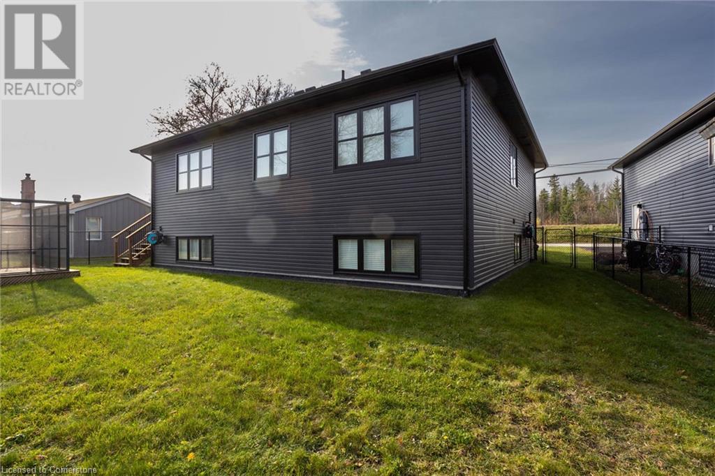 30 Lakeshore Road, Wasaga Beach, Ontario  L9Z 2Y3 - Photo 39 - 40660193